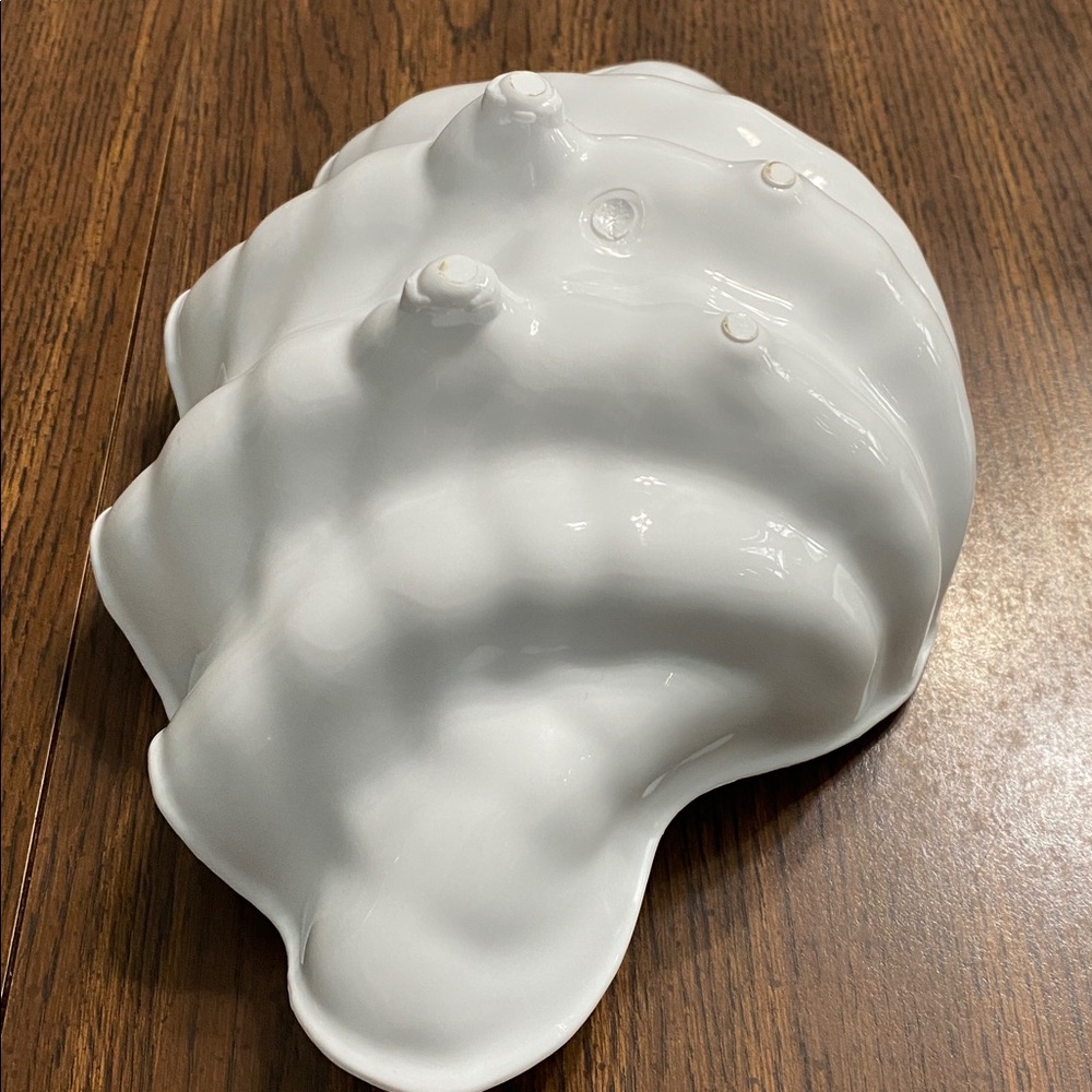 “5/$20” plastic faux clam shell bowl - Picture 4 of 6